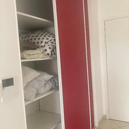 Five Luxe Wi-fi Apartment