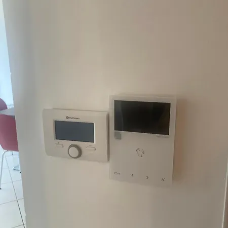 Five Luxe Wi-fi Apartment Ornex